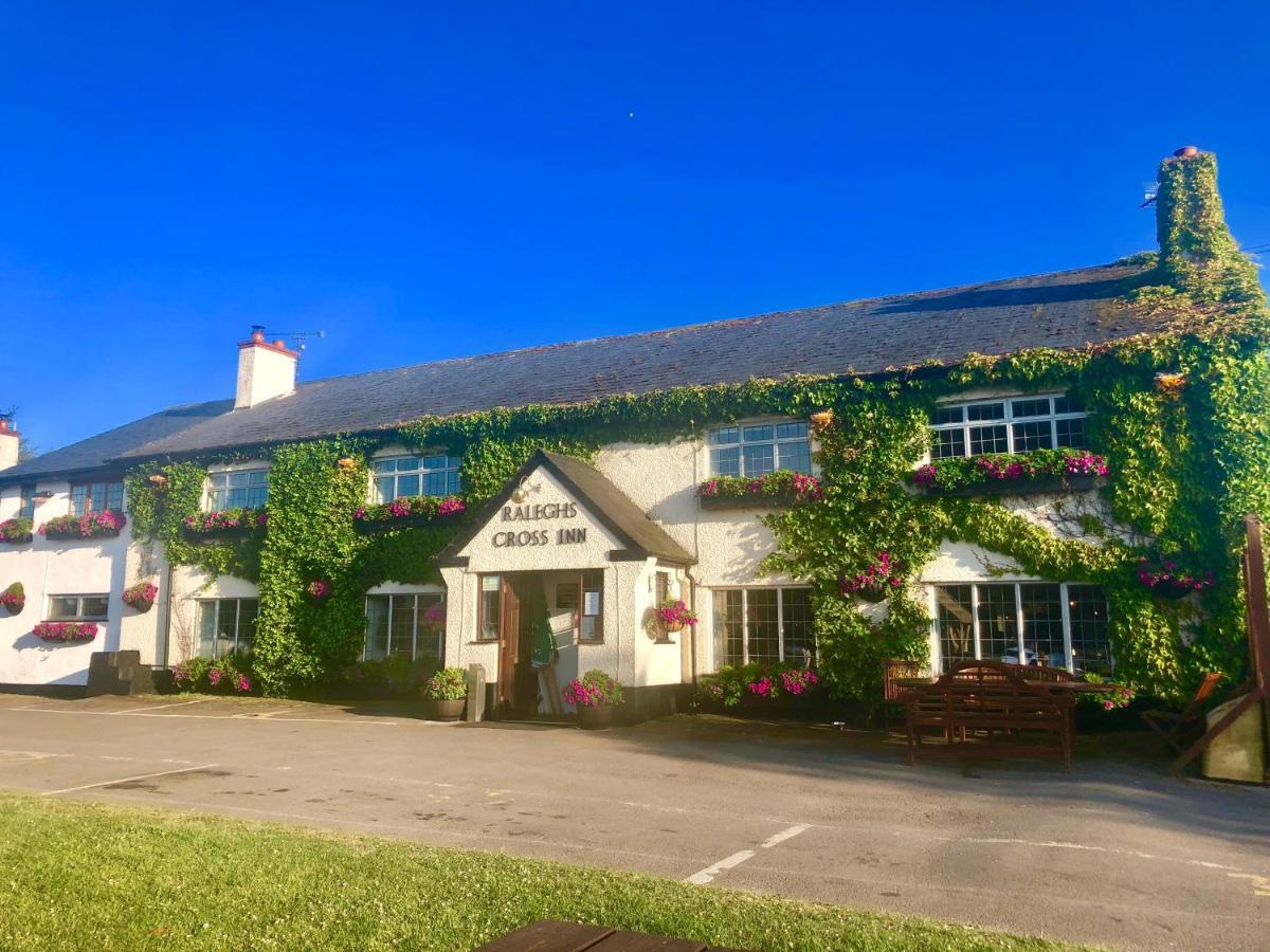 Raleghs Cross Inn Clatworthy Exterior photo